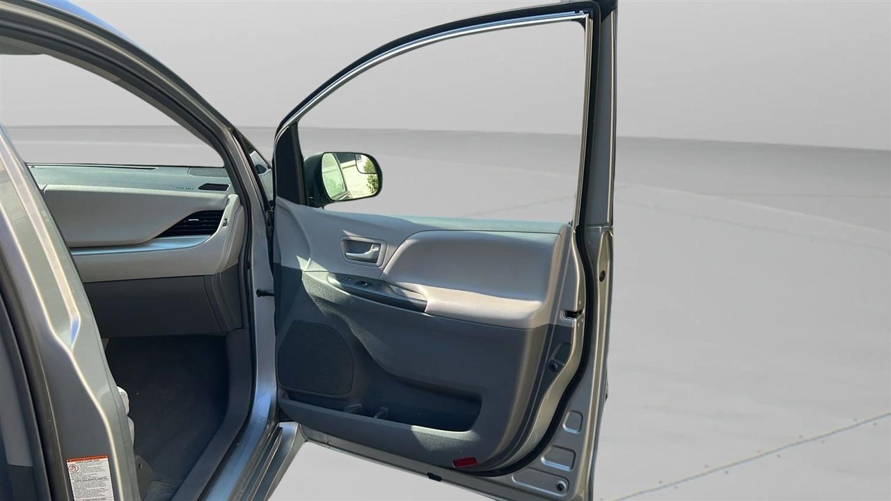 Toyota Sienna LE FWD 8-Passenger (Natl) 2019