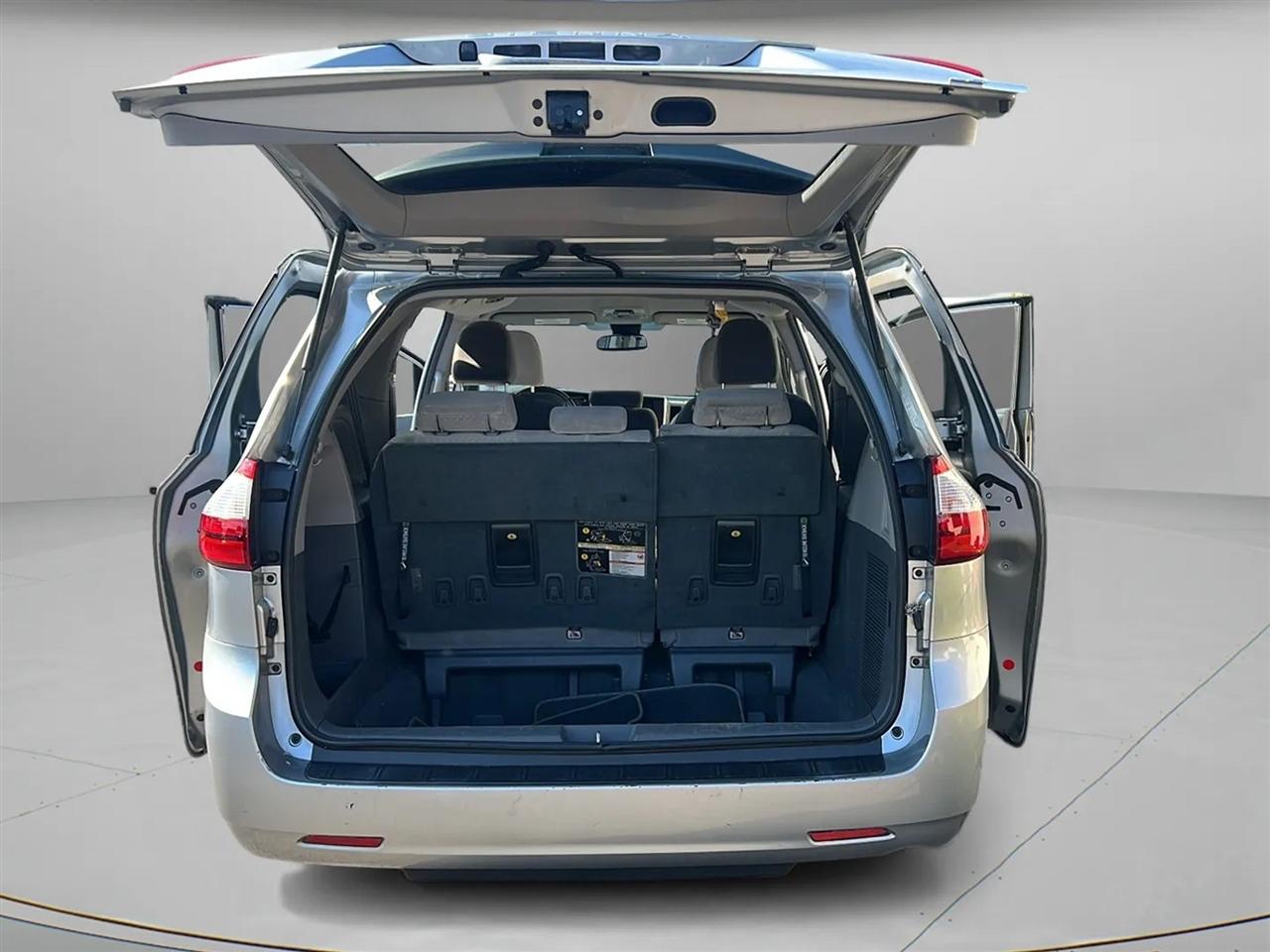 Toyota Sienna LE FWD 8-Passenger (Natl) 2019