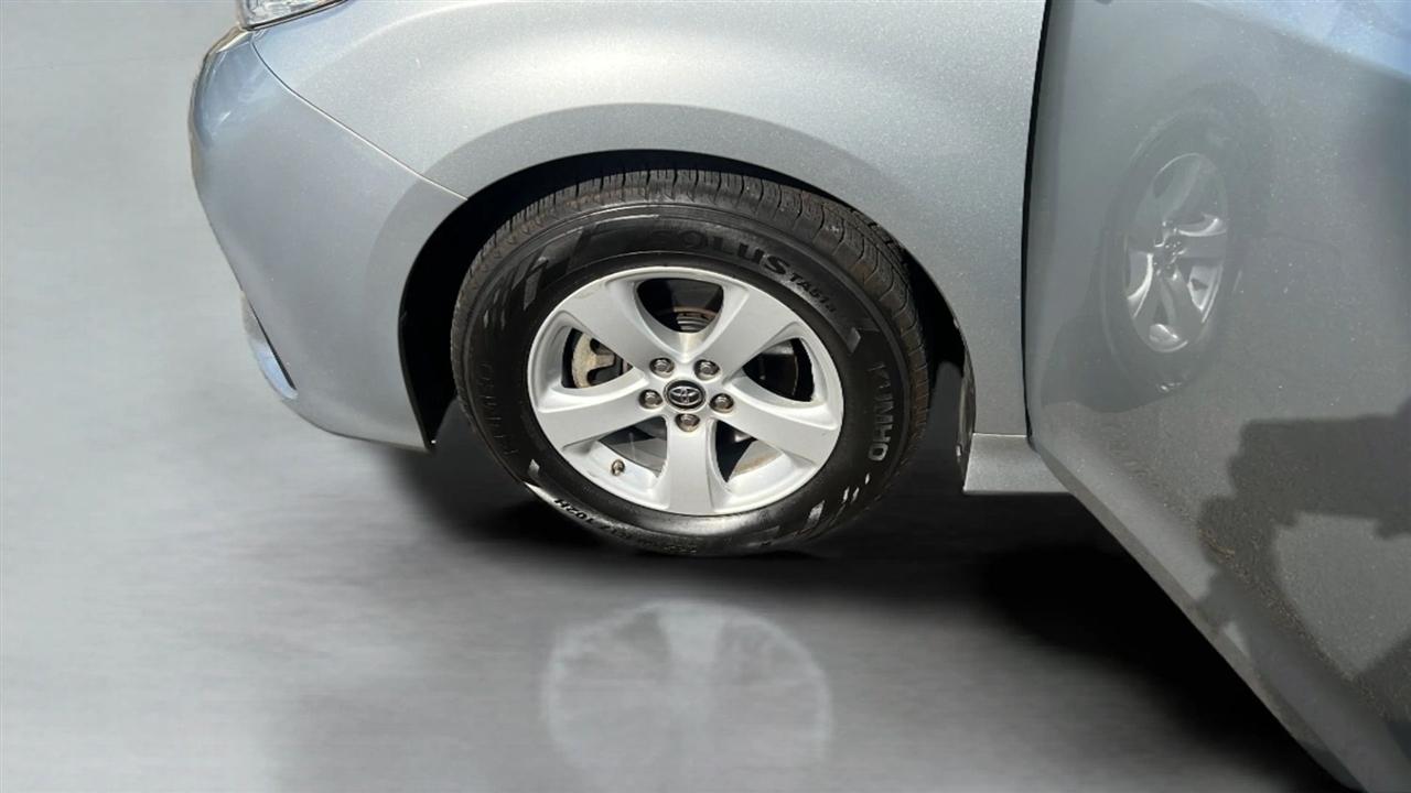 Toyota Sienna LE FWD 8-Passenger (Natl) 2019