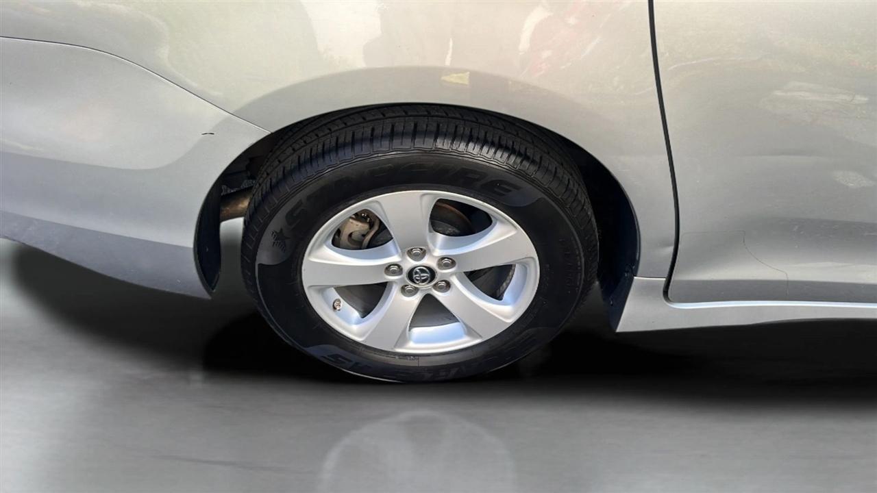 Toyota Sienna LE FWD 8-Passenger (Natl) 2019