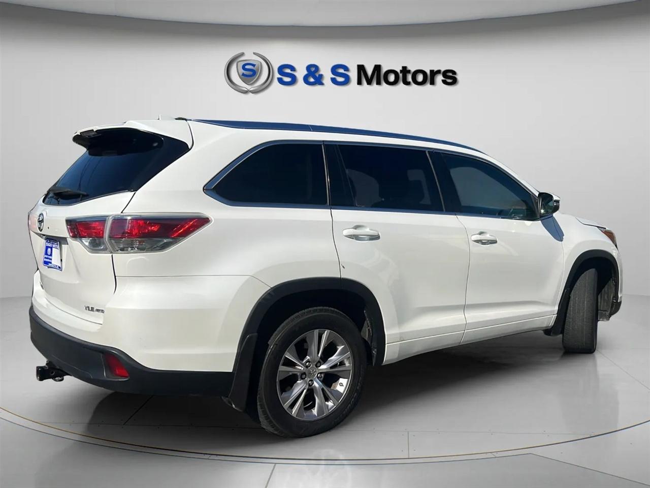 Toyota Highlander AWD 4dr V6 XLE (Natl) 2015