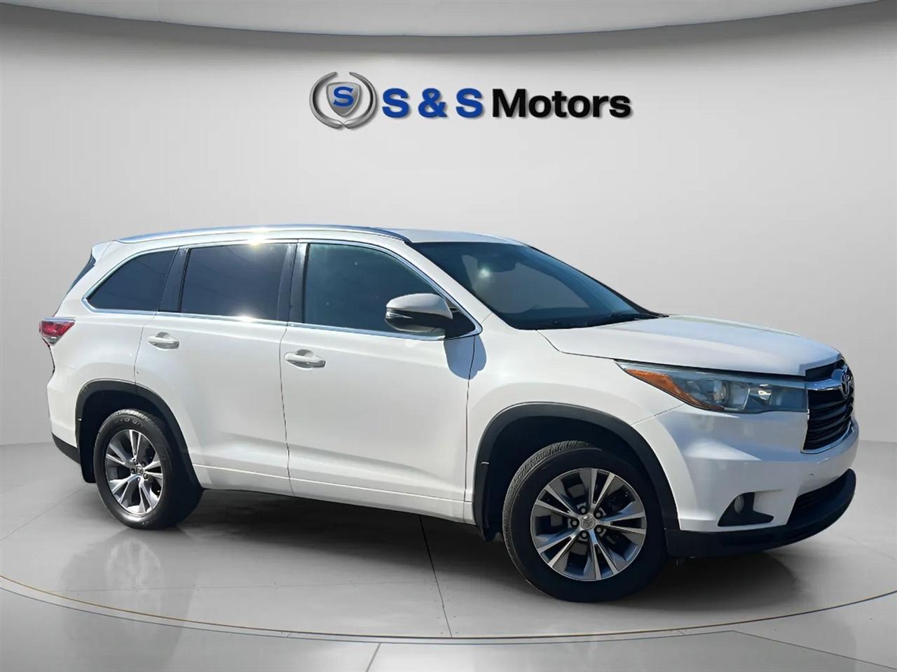 Toyota Highlander AWD 4dr V6 XLE (Natl) 2015