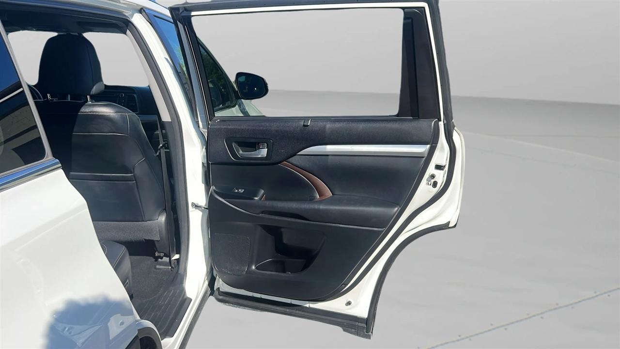 Toyota Highlander AWD 4dr V6 XLE (Natl) 2015