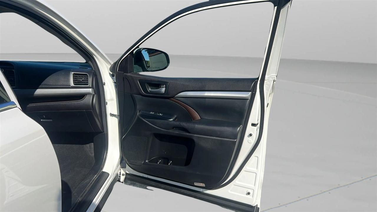 Toyota Highlander AWD 4dr V6 XLE (Natl) 2015