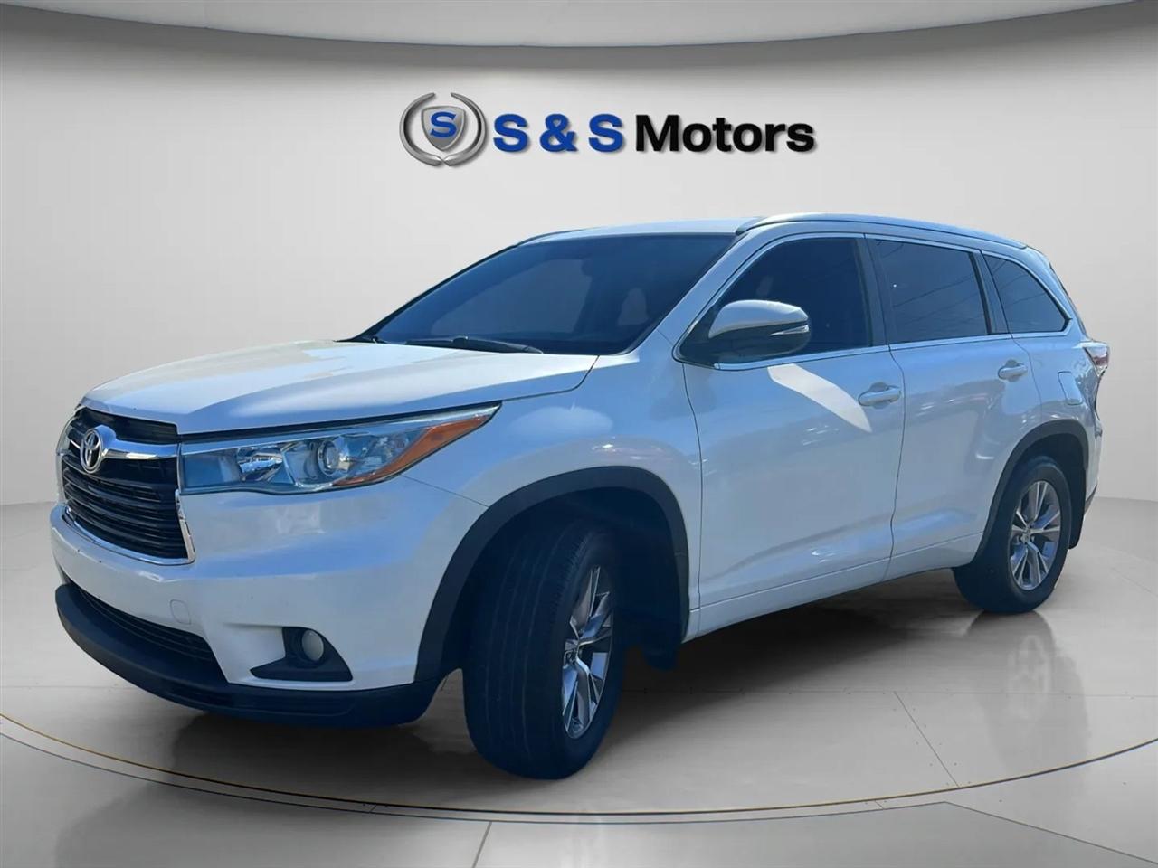 Toyota Highlander AWD 4dr V6 XLE (Natl) 2015