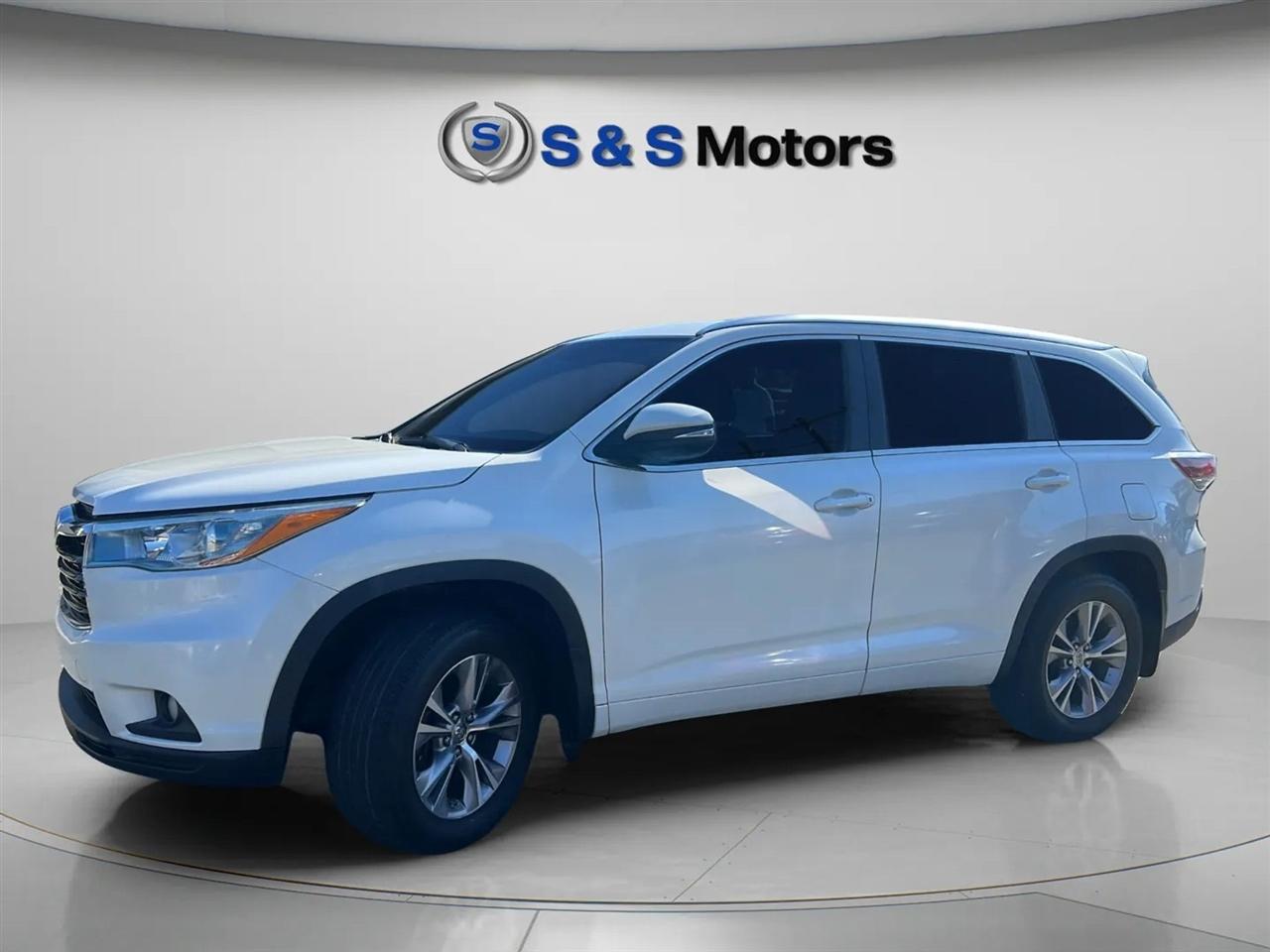 Toyota Highlander AWD 4dr V6 XLE (Natl) 2015