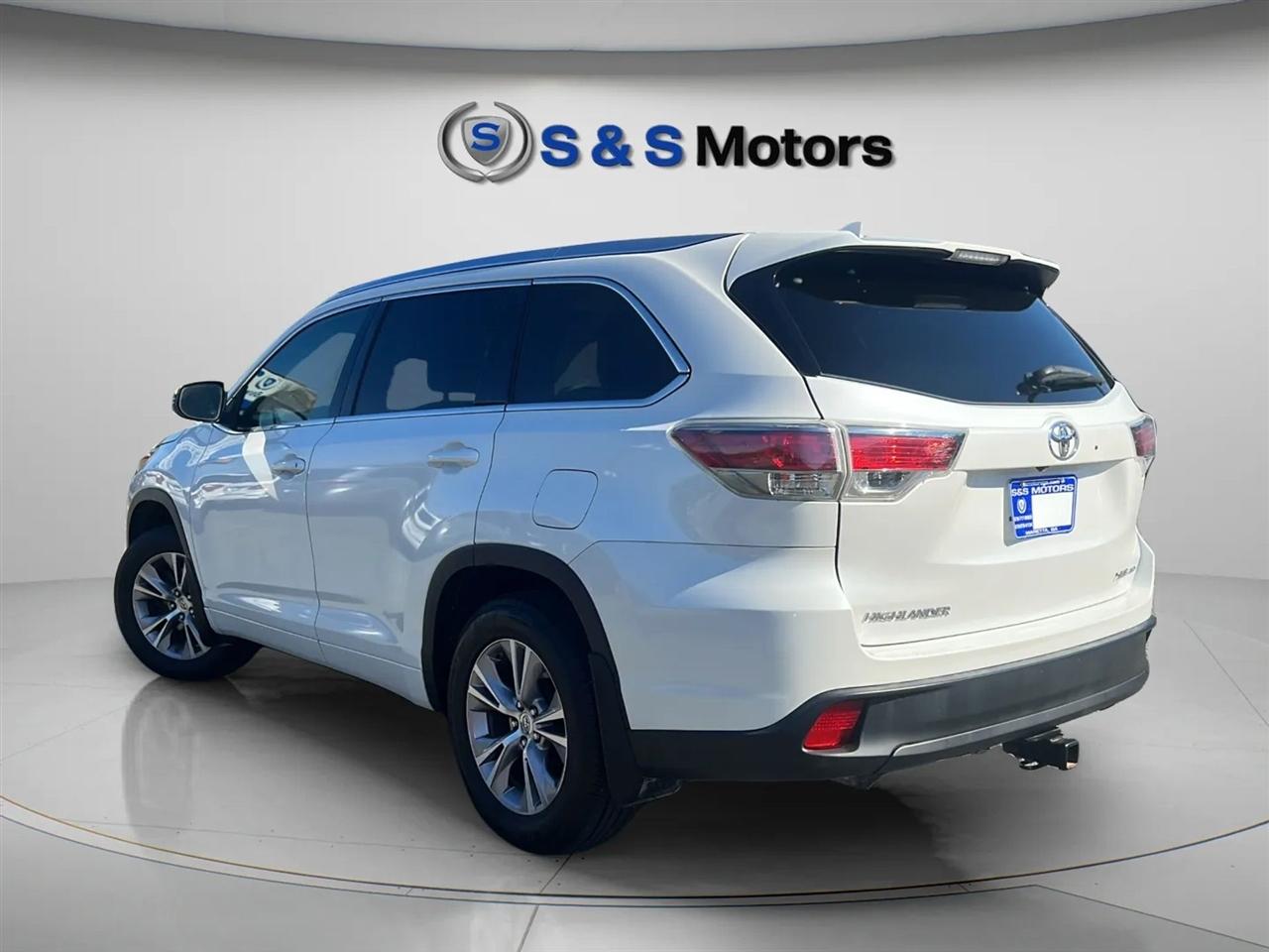 Toyota Highlander AWD 4dr V6 XLE (Natl) 2015