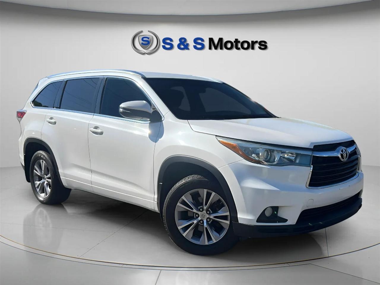 Toyota Highlander AWD 4dr V6 XLE (Natl) 2015