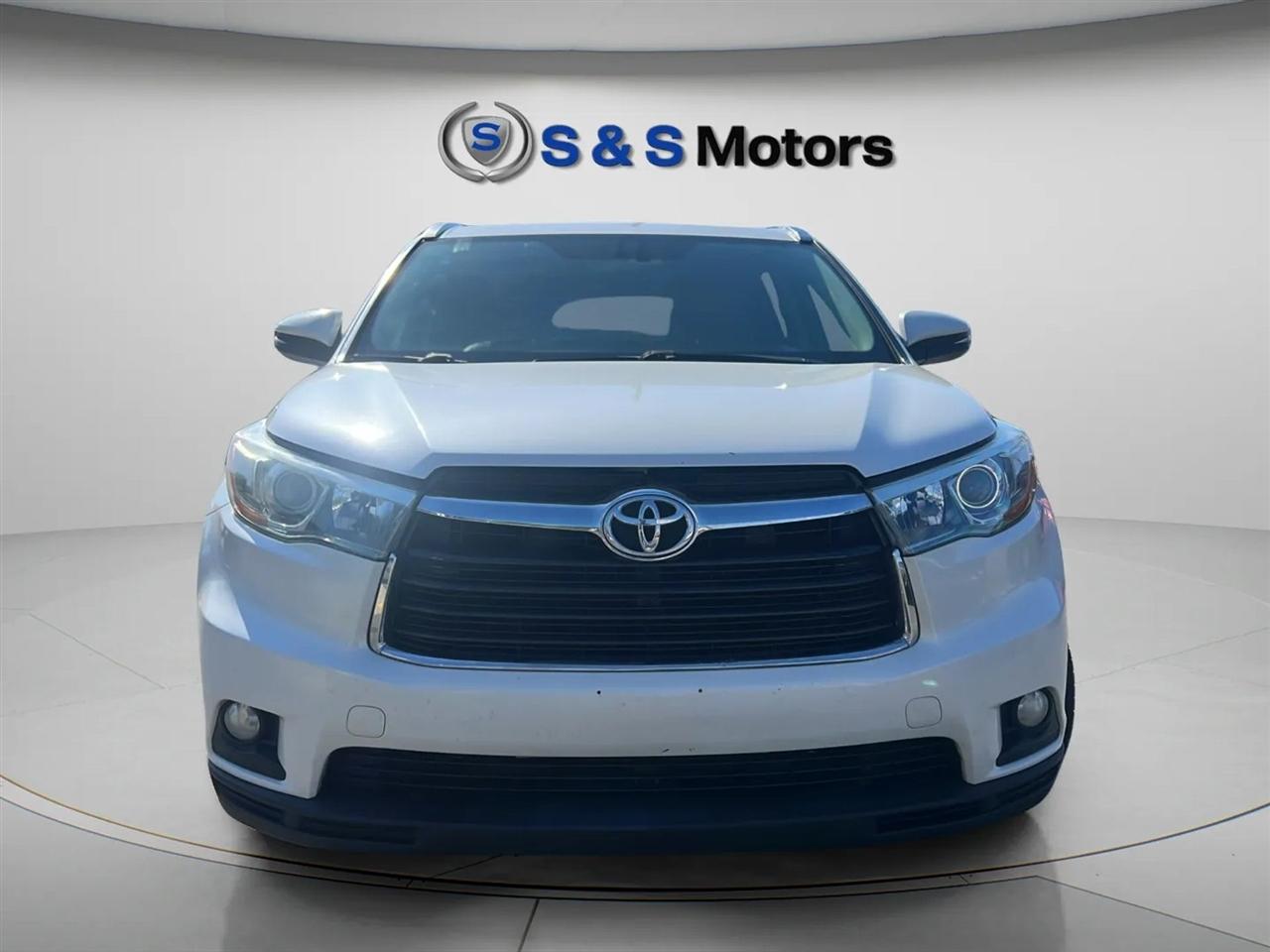 Toyota Highlander AWD 4dr V6 XLE (Natl) 2015