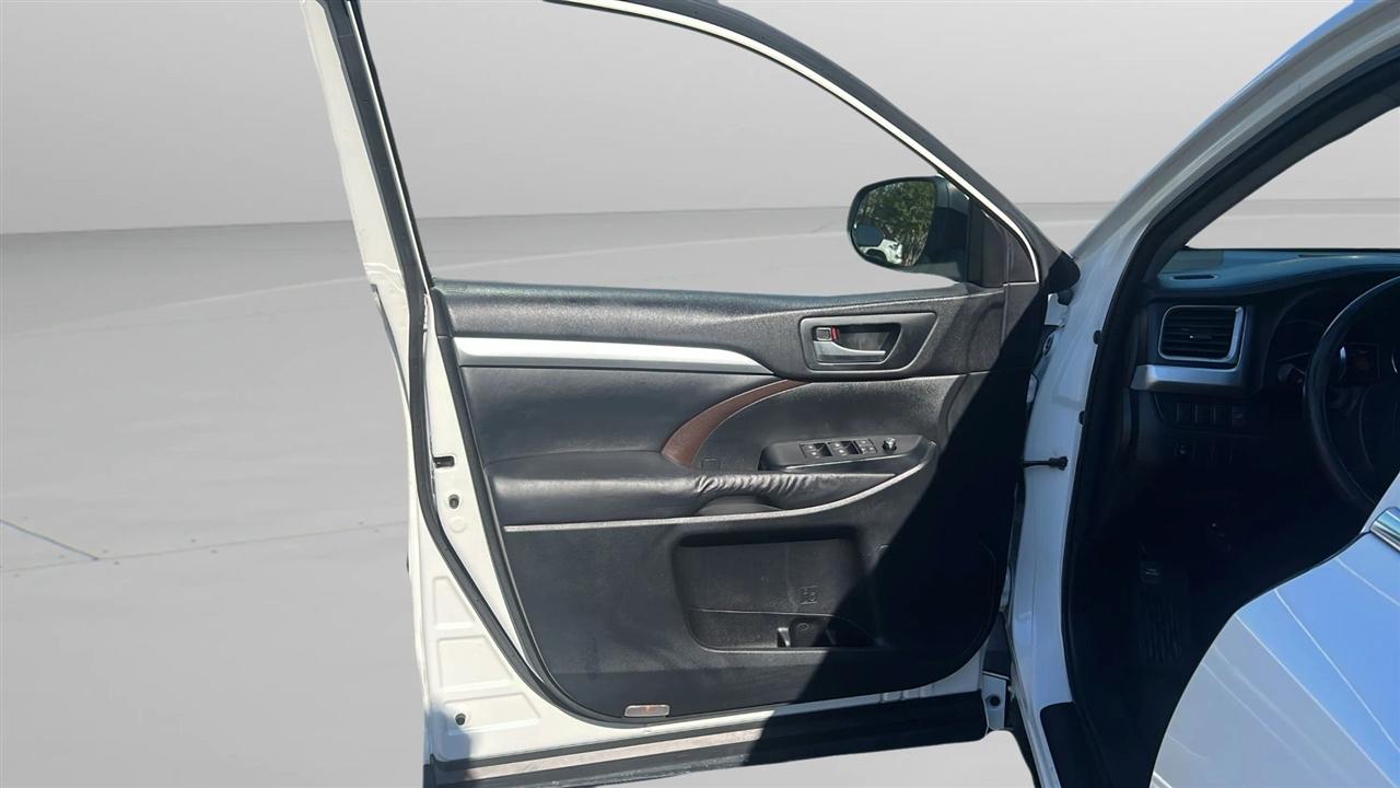 Toyota Highlander AWD 4dr V6 XLE (Natl) 2015