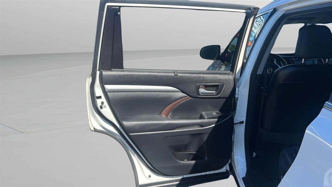 Toyota Highlander AWD 4dr V6 XLE (Natl) 2015