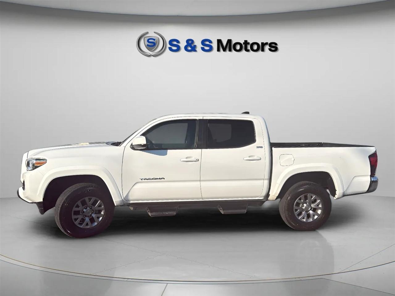 Toyota Tacoma TRD Off Road Double Cab 5' Bed V6 4x2 AT (Natl) 2018