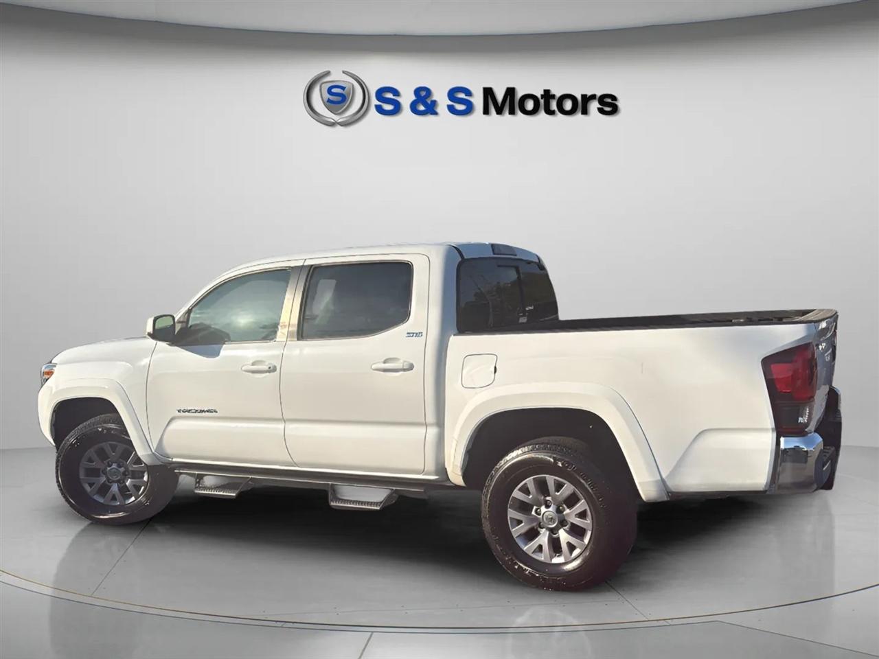 Toyota Tacoma TRD Off Road Double Cab 5' Bed V6 4x2 AT (Natl) 2018