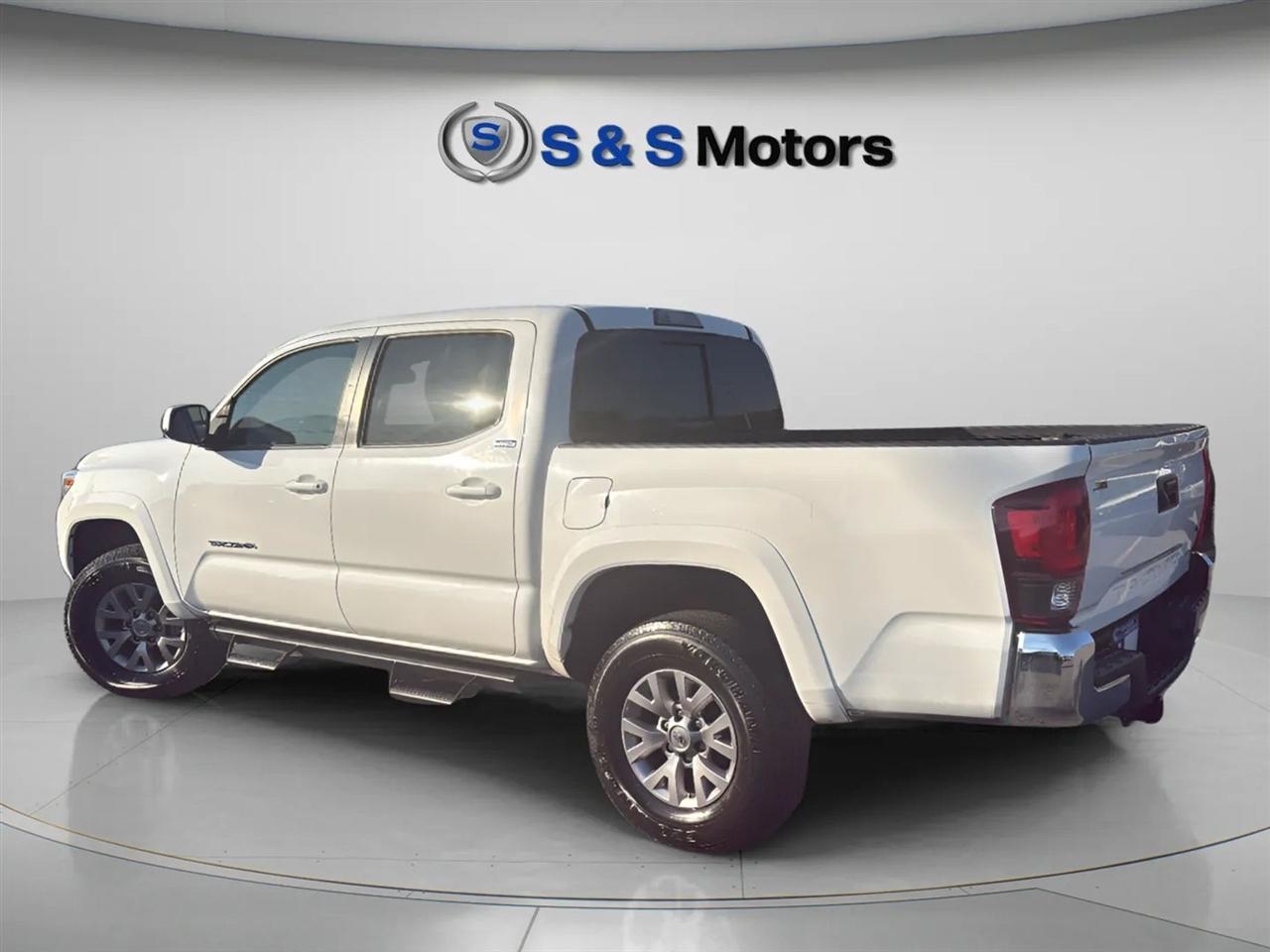 Toyota Tacoma TRD Off Road Double Cab 5' Bed V6 4x2 AT (Natl) 2018