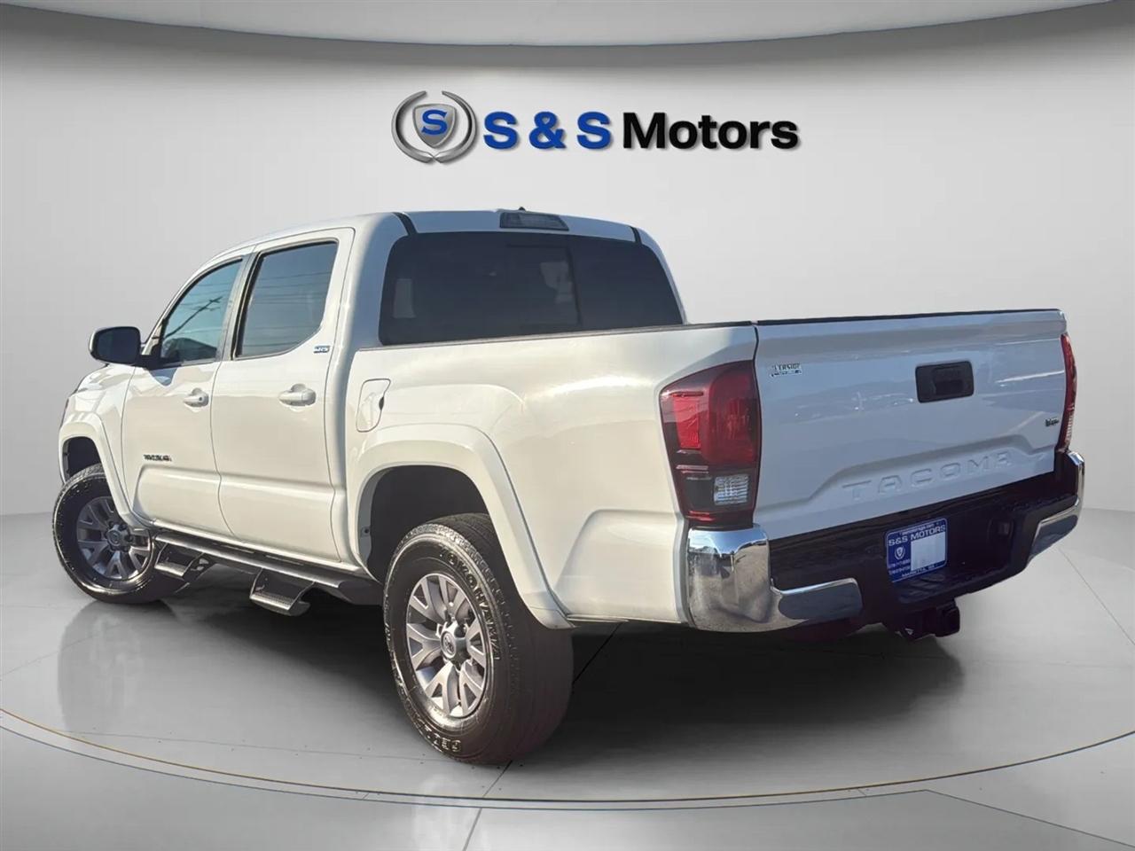 Toyota Tacoma TRD Off Road Double Cab 5' Bed V6 4x2 AT (Natl) 2018