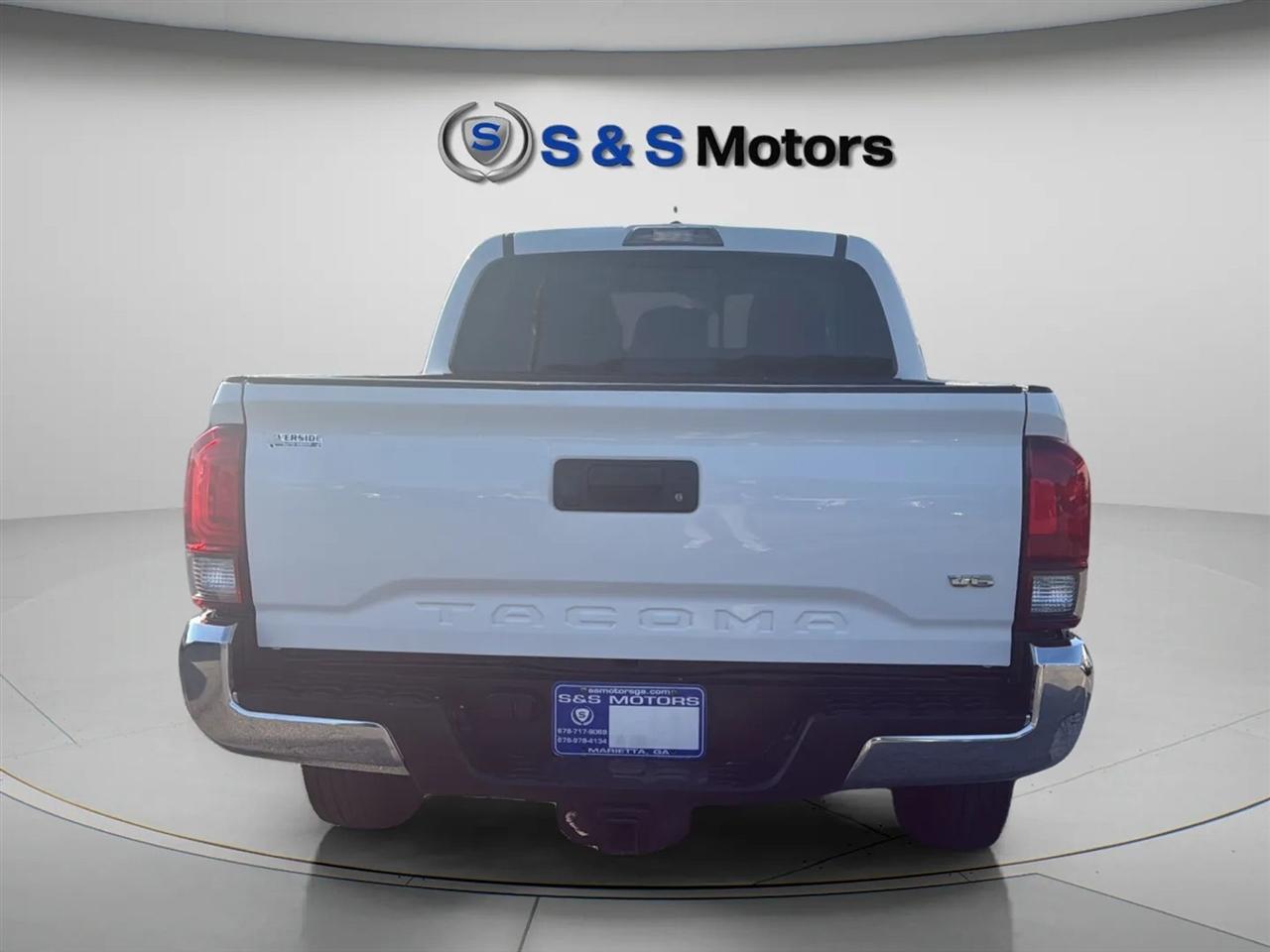 Toyota Tacoma TRD Off Road Double Cab 5' Bed V6 4x2 AT (Natl) 2018