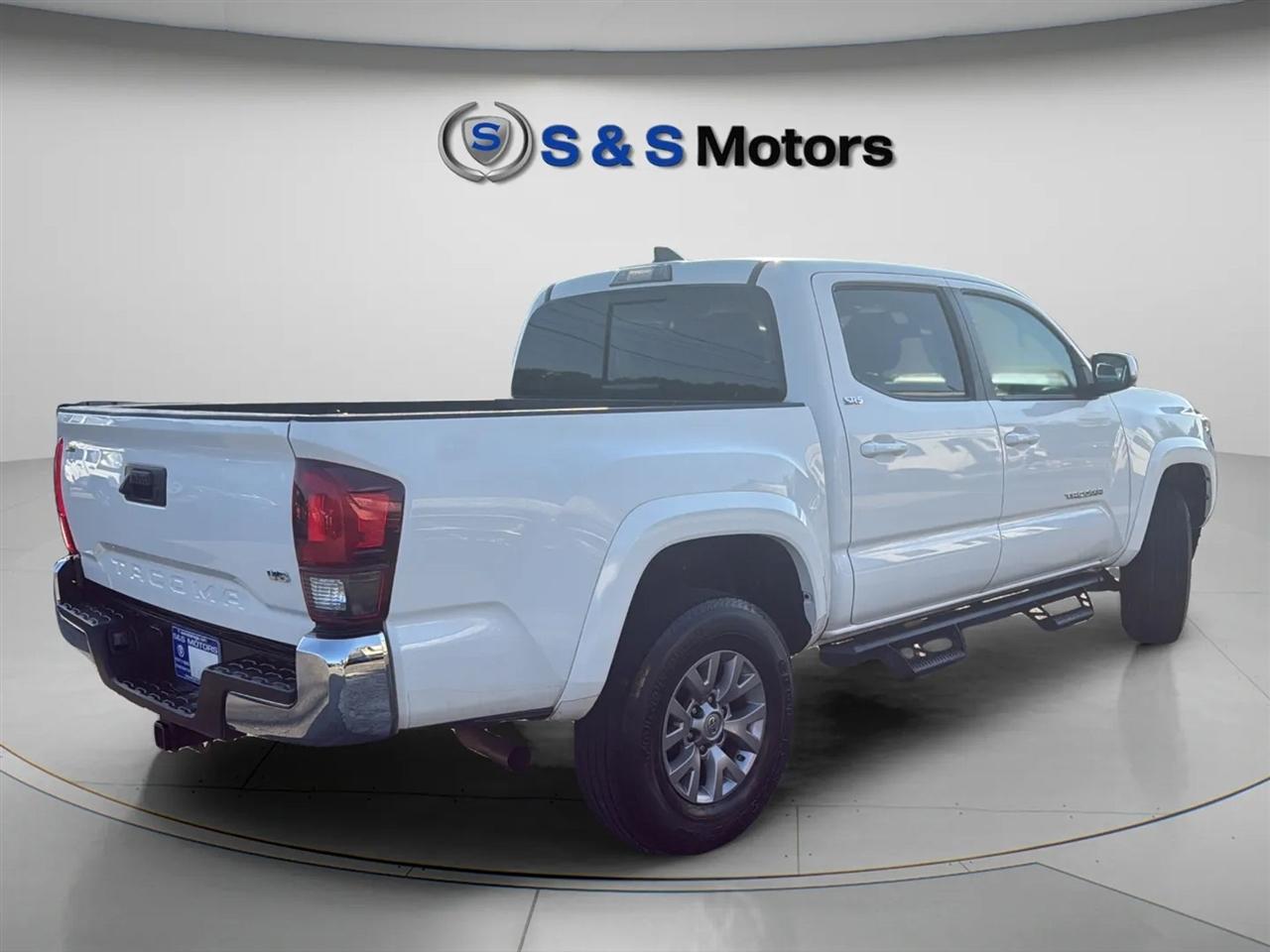 Toyota Tacoma TRD Off Road Double Cab 5' Bed V6 4x2 AT (Natl) 2018