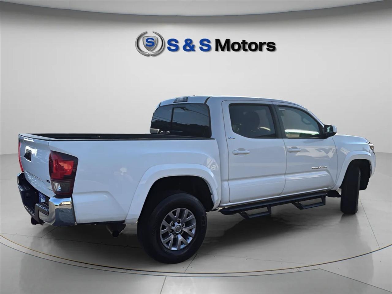 Toyota Tacoma TRD Off Road Double Cab 5' Bed V6 4x2 AT (Natl) 2018