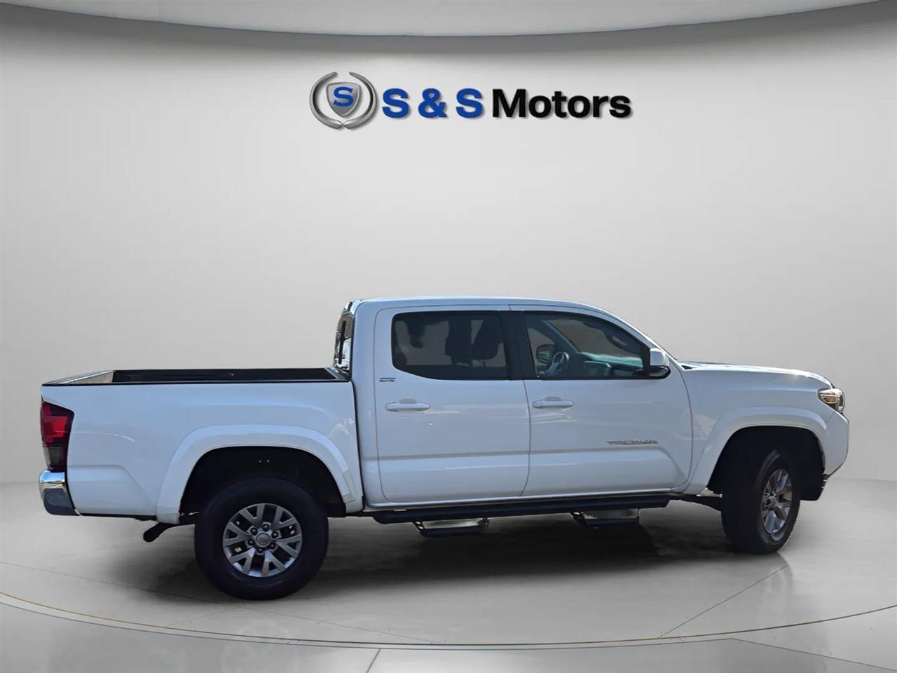 Toyota Tacoma TRD Off Road Double Cab 5' Bed V6 4x2 AT (Natl) 2018