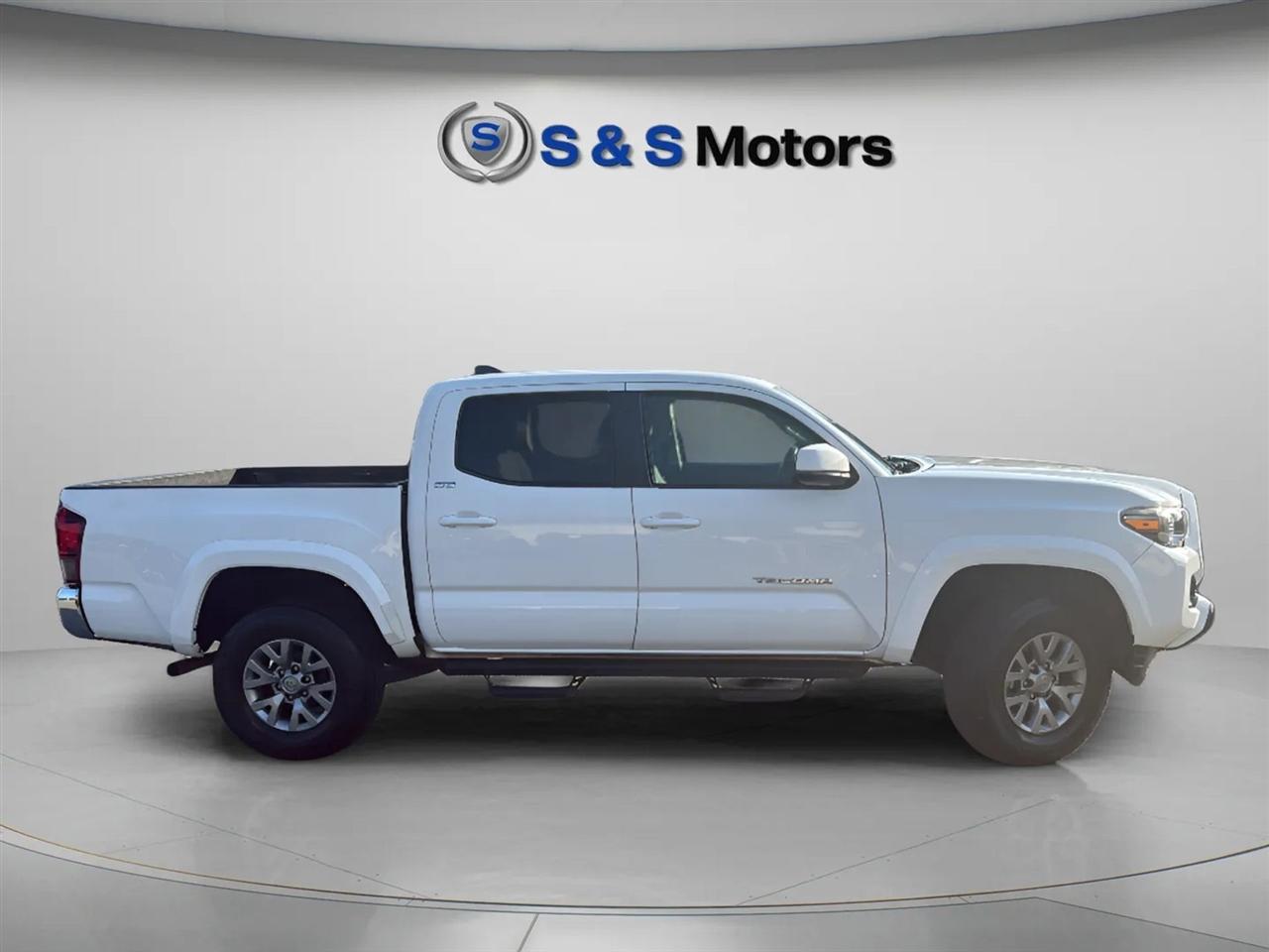 Toyota Tacoma TRD Off Road Double Cab 5' Bed V6 4x2 AT (Natl) 2018