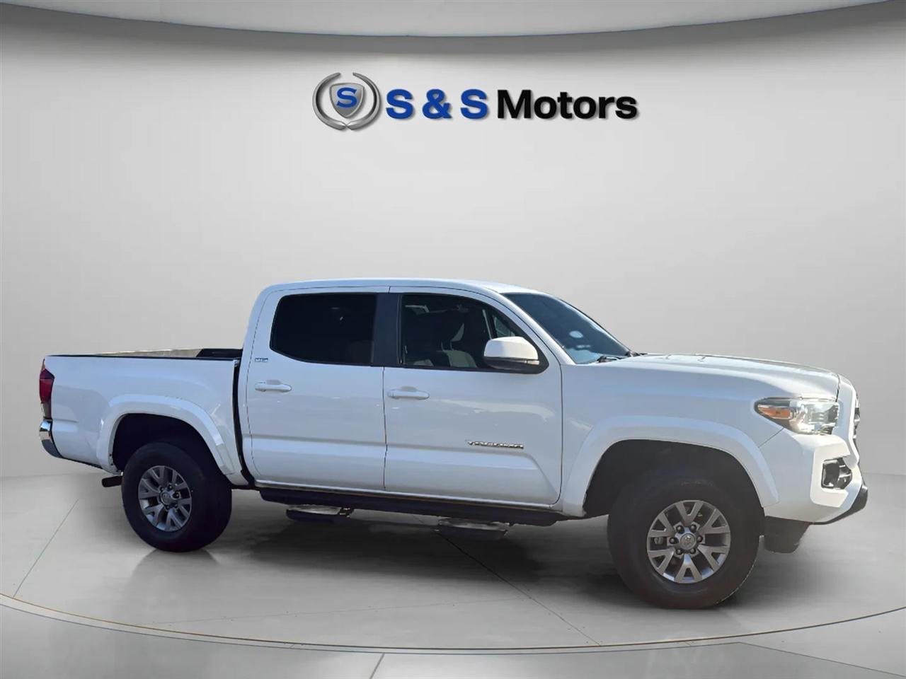 Toyota Tacoma TRD Off Road Double Cab 5' Bed V6 4x2 AT (Natl) 2018