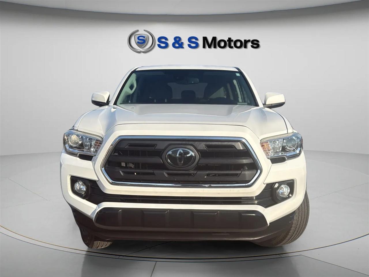 Toyota Tacoma TRD Off Road Double Cab 5' Bed V6 4x2 AT (Natl) 2018