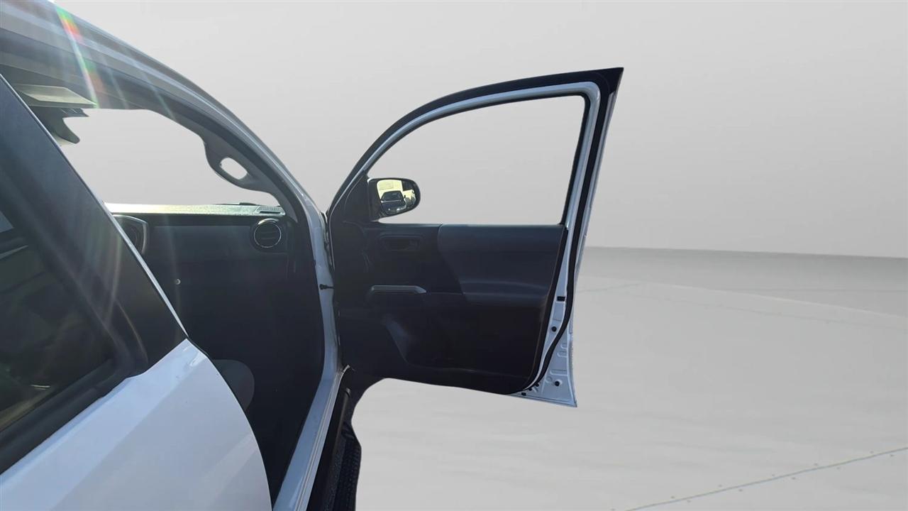 Toyota Tacoma TRD Off Road Double Cab 5' Bed V6 4x2 AT (Natl) 2018