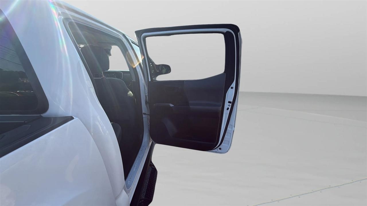 Toyota Tacoma TRD Off Road Double Cab 5' Bed V6 4x2 AT (Natl) 2018