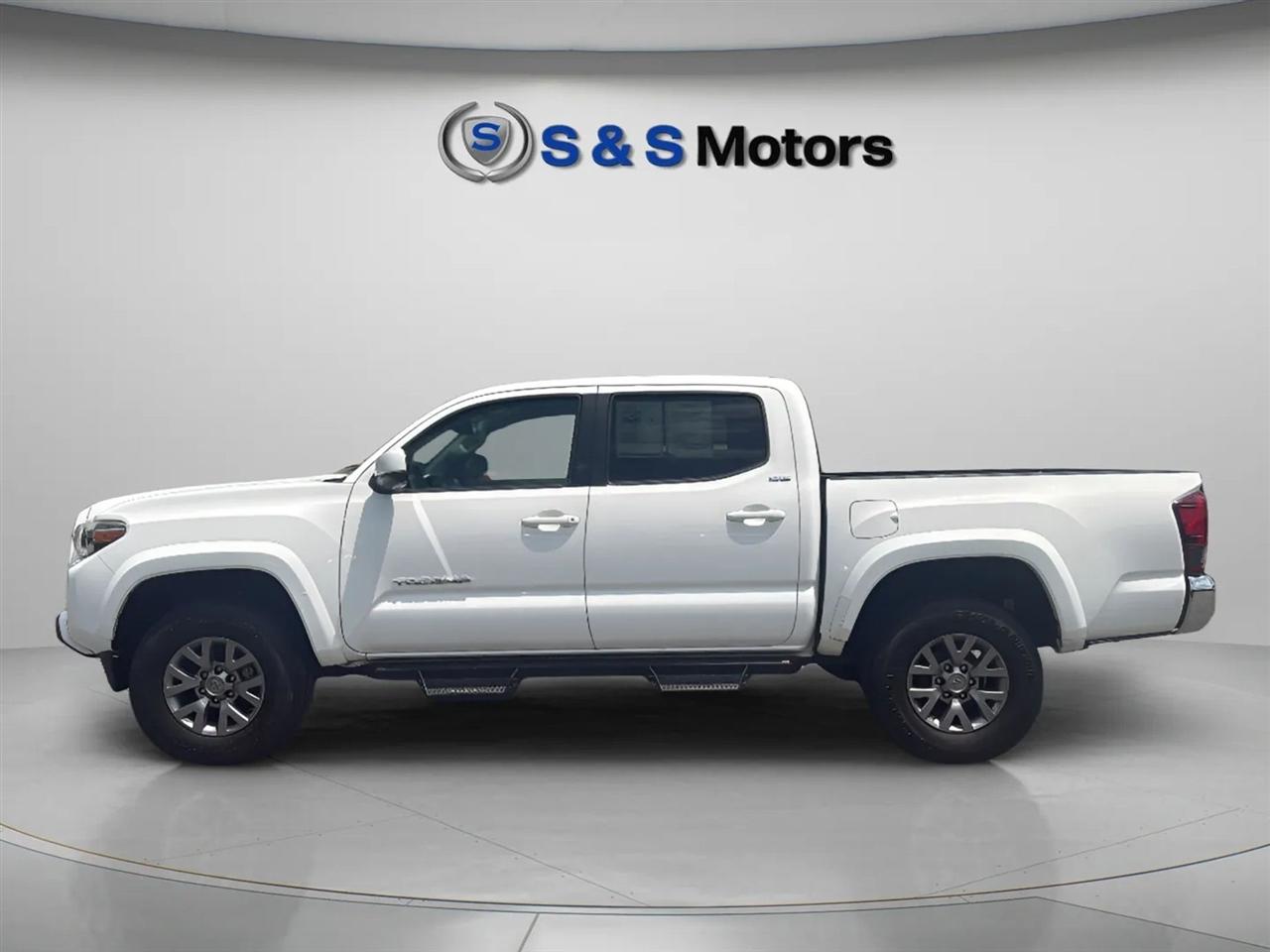 Toyota Tacoma TRD Off Road Double Cab 5' Bed V6 4x2 AT (Natl) 2018