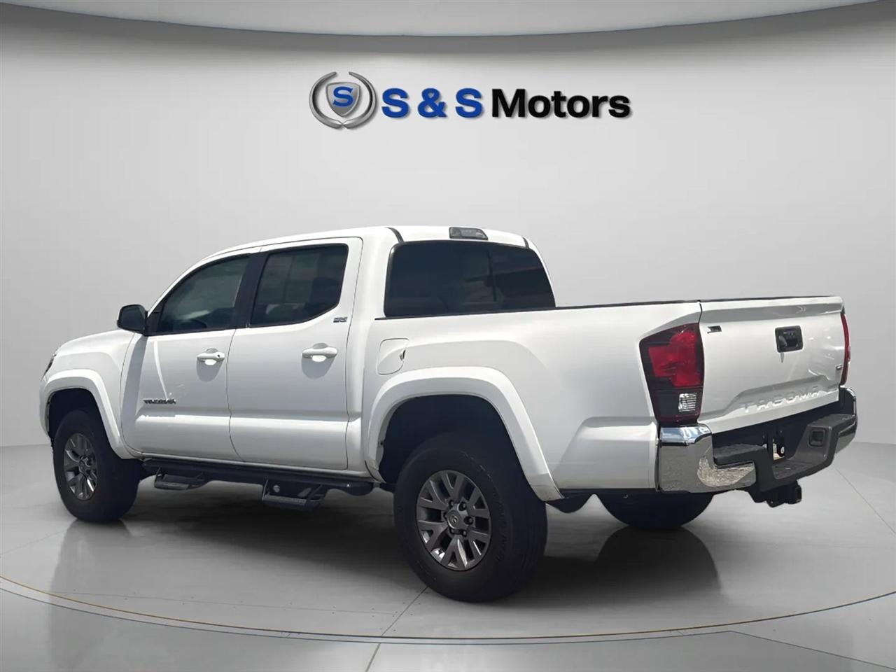 Toyota Tacoma TRD Off Road Double Cab 5' Bed V6 4x2 AT (Natl) 2018