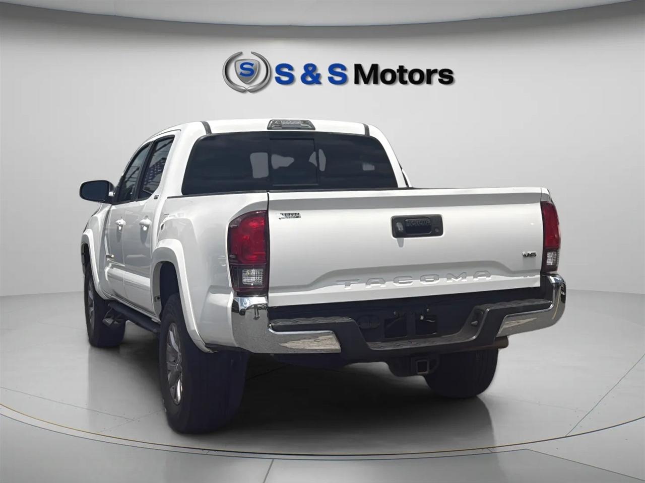 Toyota Tacoma TRD Off Road Double Cab 5' Bed V6 4x2 AT (Natl) 2018