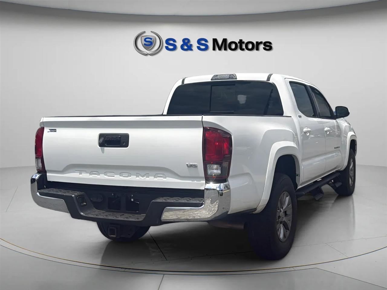 Toyota Tacoma TRD Off Road Double Cab 5' Bed V6 4x2 AT (Natl) 2018