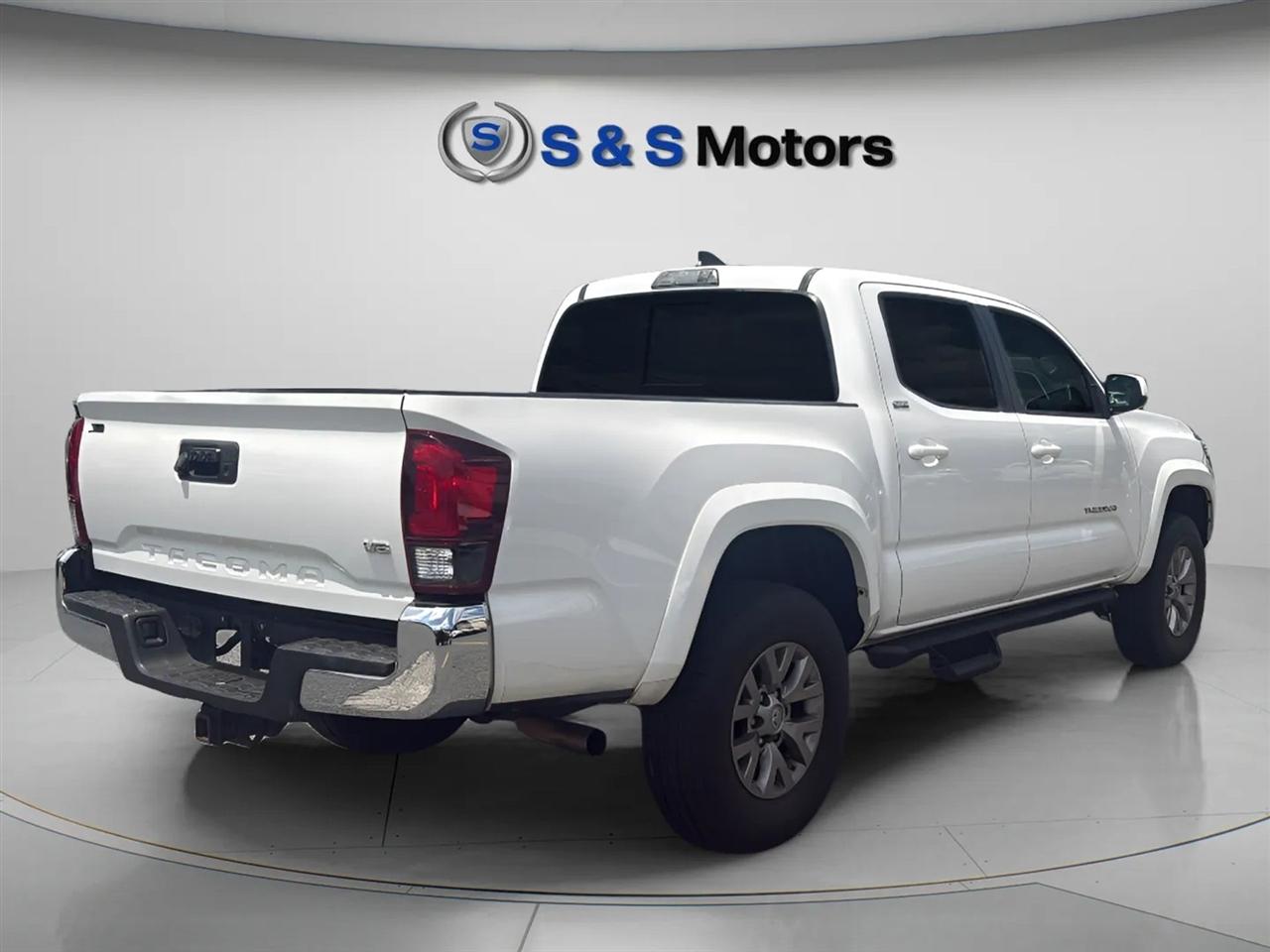 Toyota Tacoma TRD Off Road Double Cab 5' Bed V6 4x2 AT (Natl) 2018