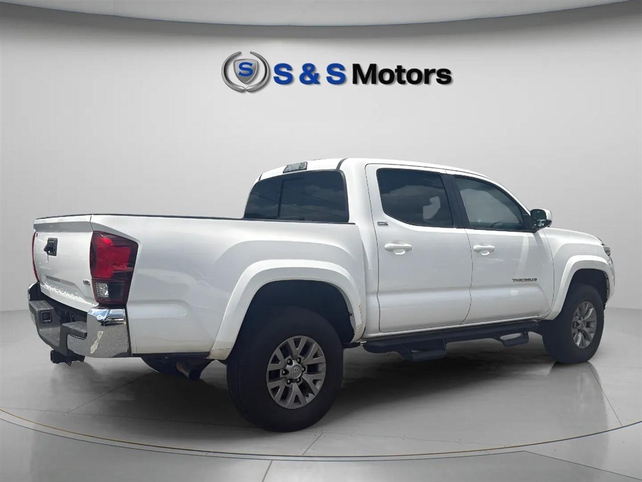 Toyota Tacoma TRD Off Road Double Cab 5' Bed V6 4x2 AT (Natl) 2018