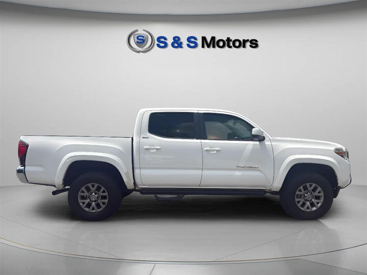 Toyota Tacoma TRD Off Road Double Cab 5' Bed V6 4x2 AT (Natl) 2018
