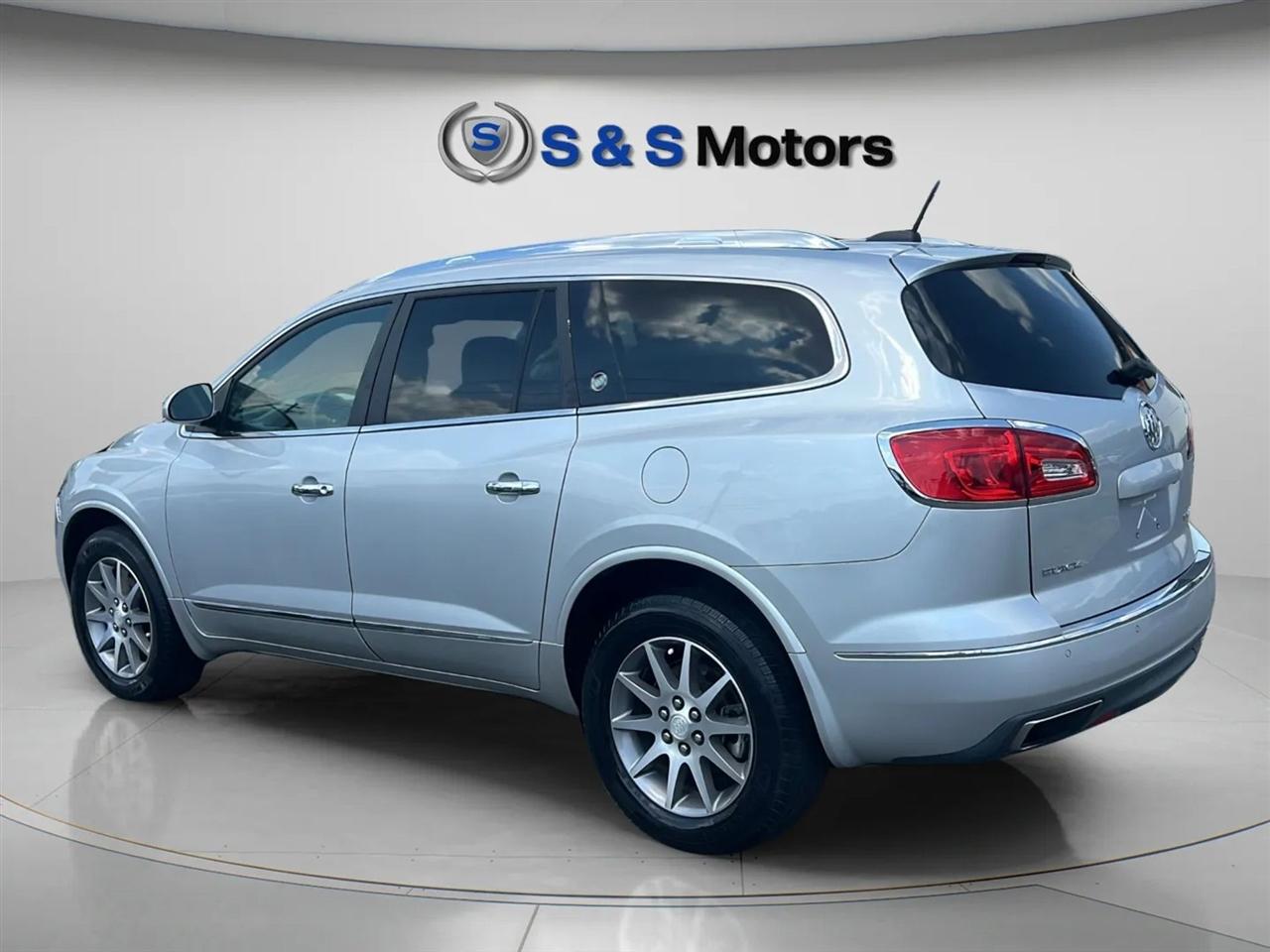 Buick Enclave FWD 4dr Leather 2017
