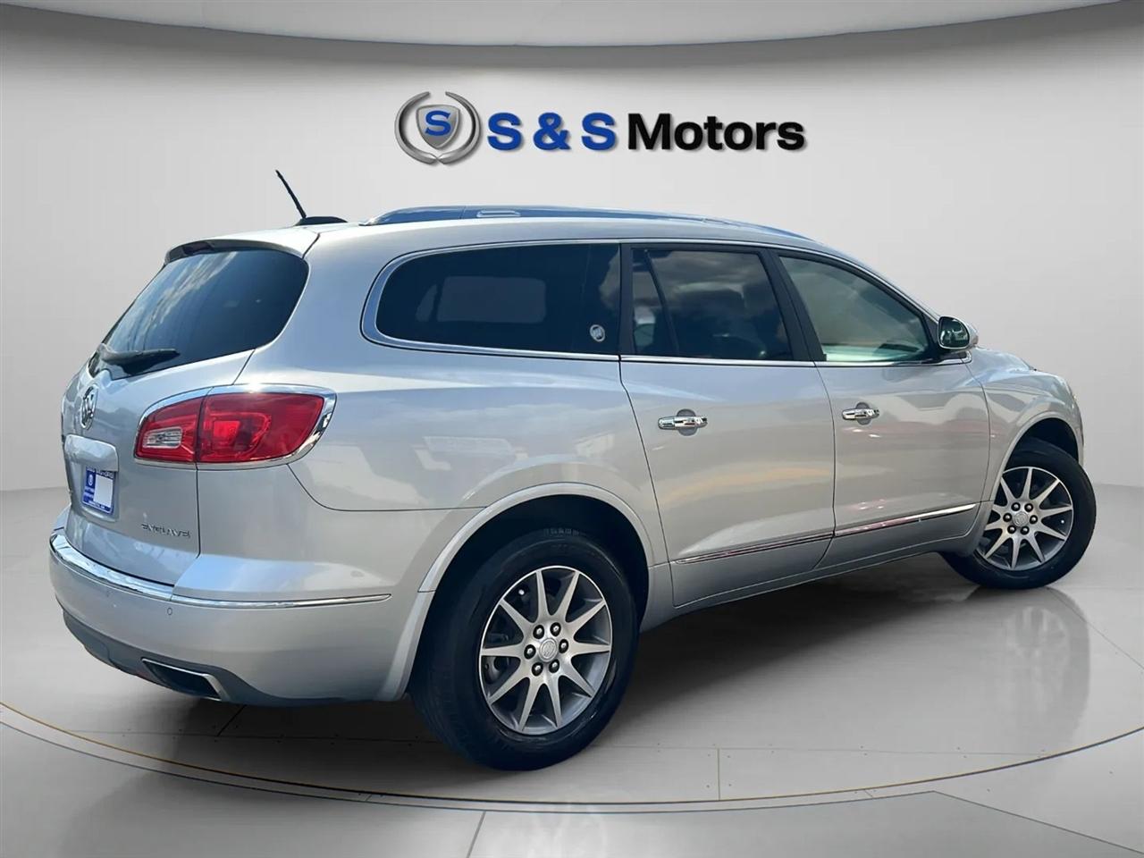 Buick Enclave FWD 4dr Leather 2017