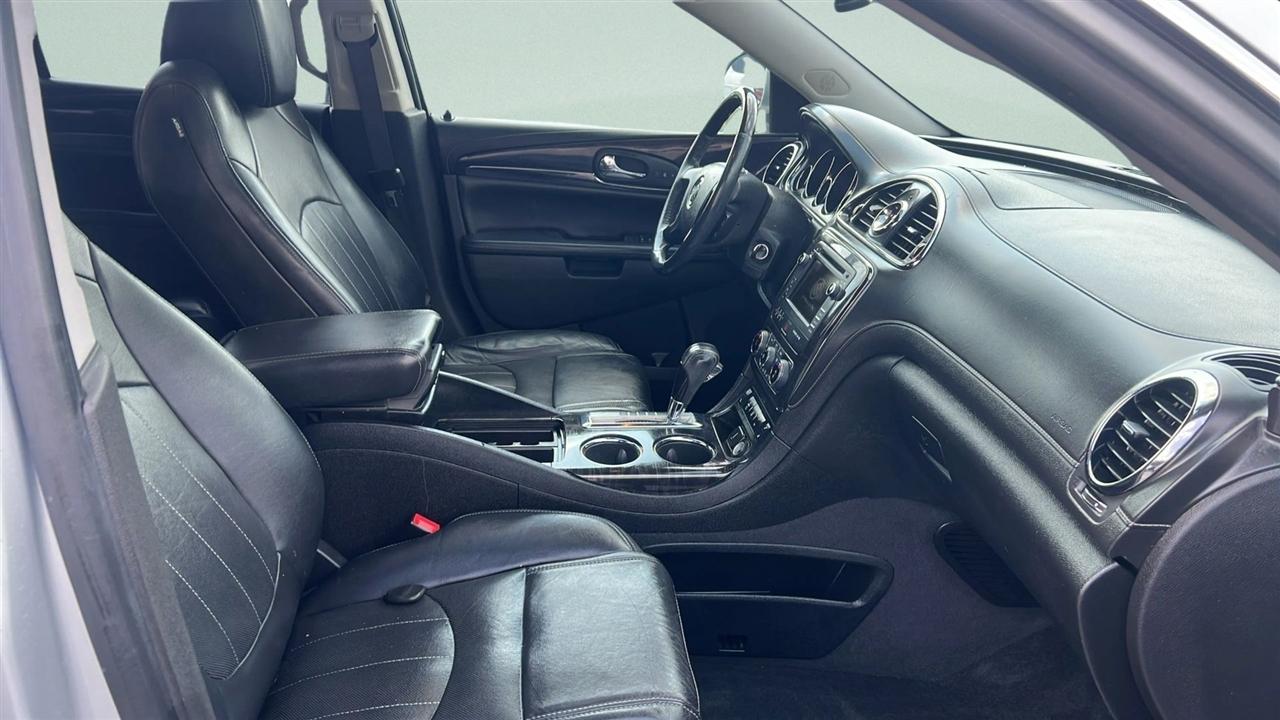 Buick Enclave FWD 4dr Leather 2017