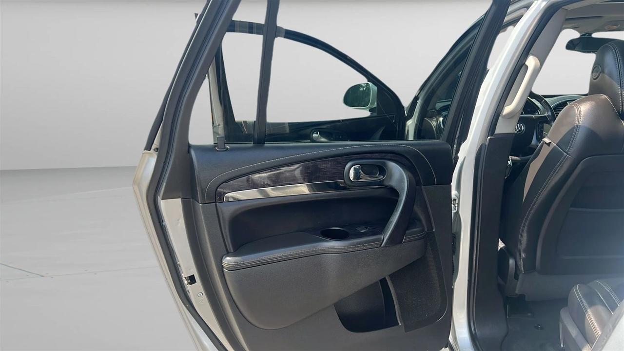 Buick Enclave FWD 4dr Leather 2017