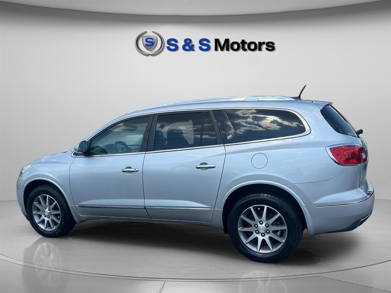 Buick Enclave FWD 4dr Leather 2017