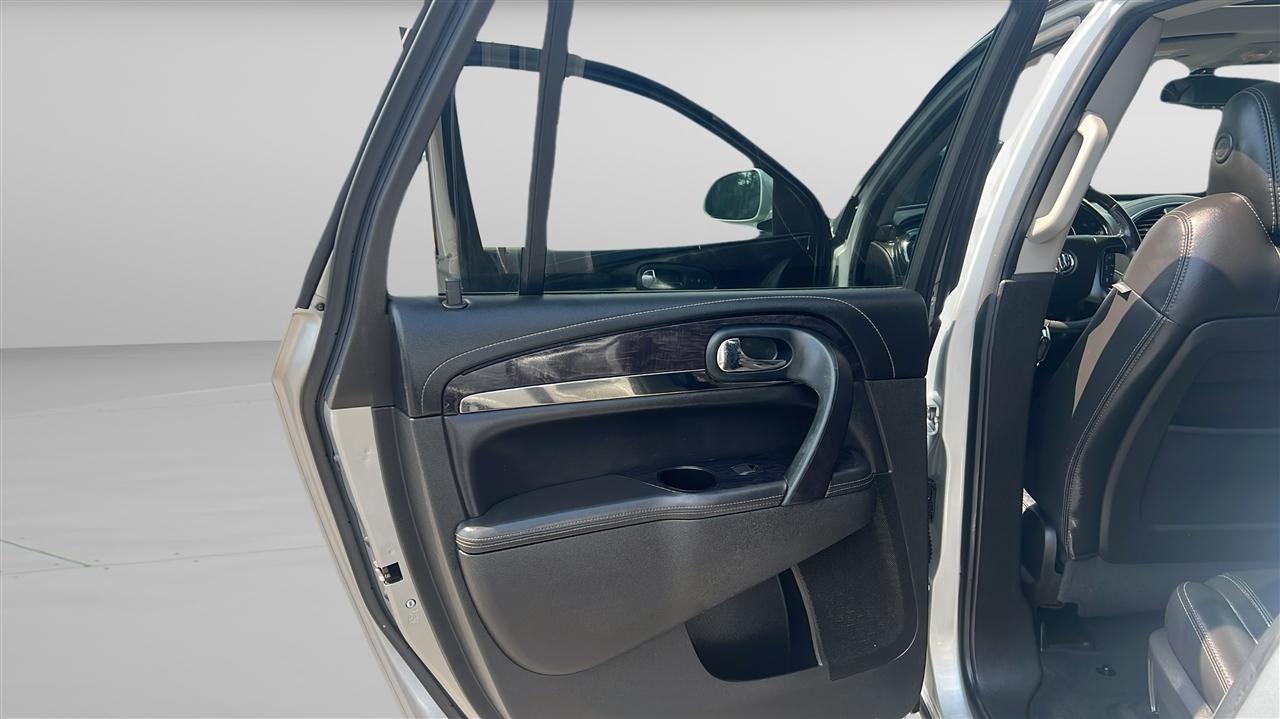 Buick Enclave FWD 4dr Leather 2017