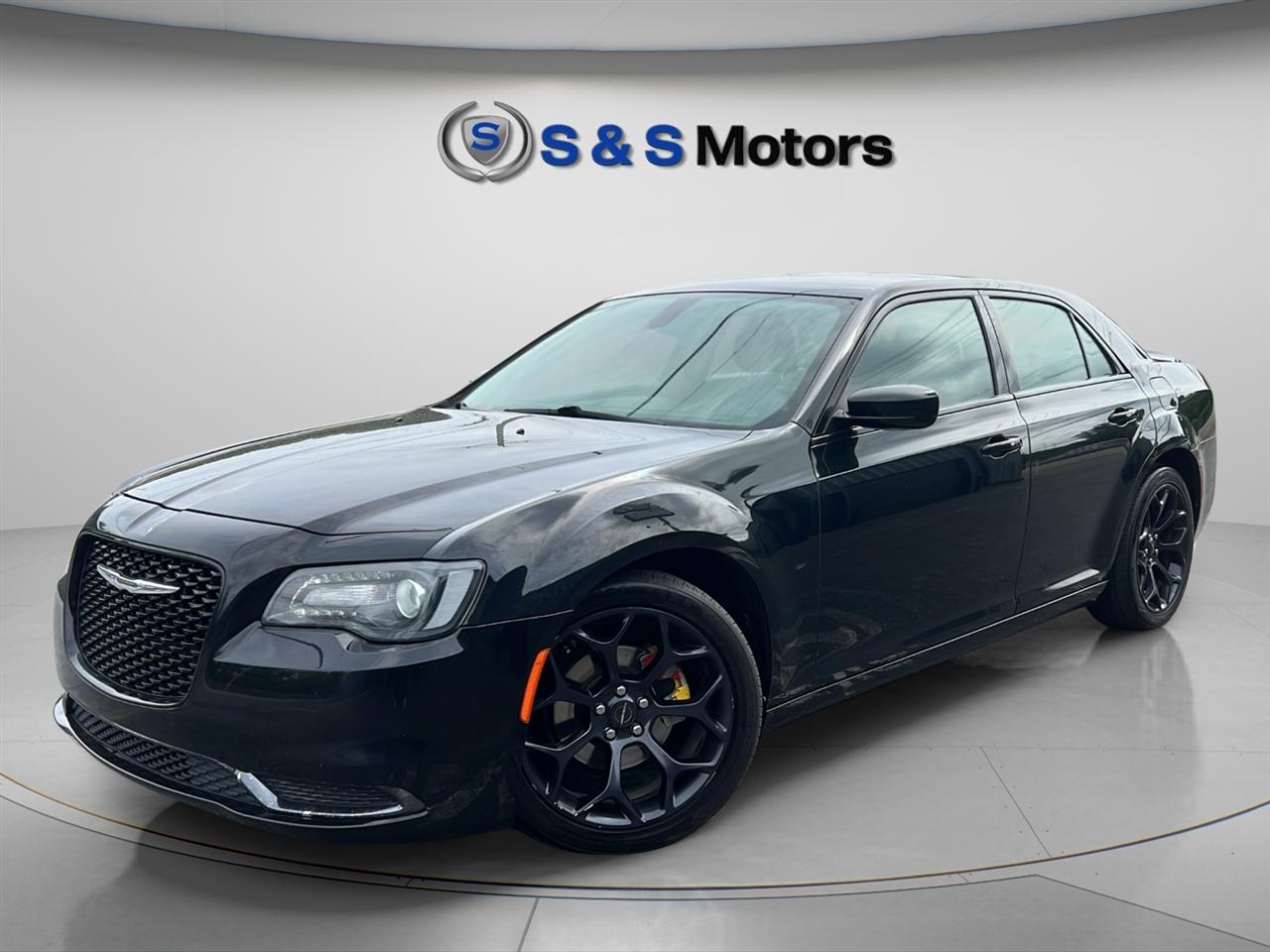 2019 Chrysler 300 Touring's photo
