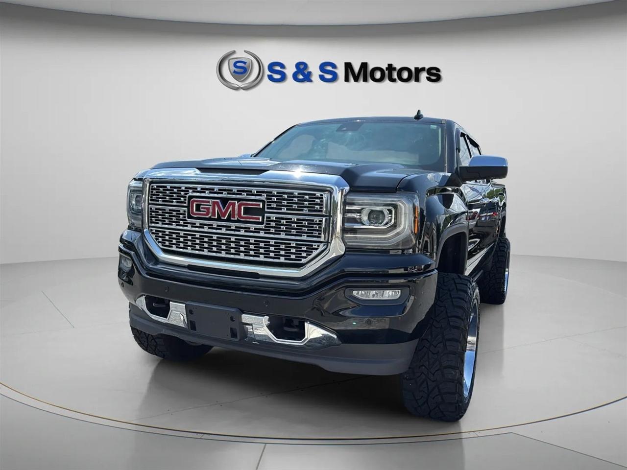 2017 GMC Sierra 4WD Crew Cab Short Box's photo
