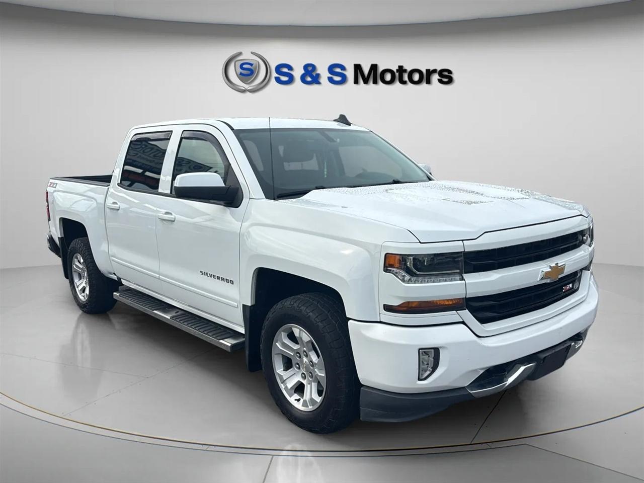 Chevrolet Silverado 1500 4WD Crew Cab 143.5" LT w/2LT 2018