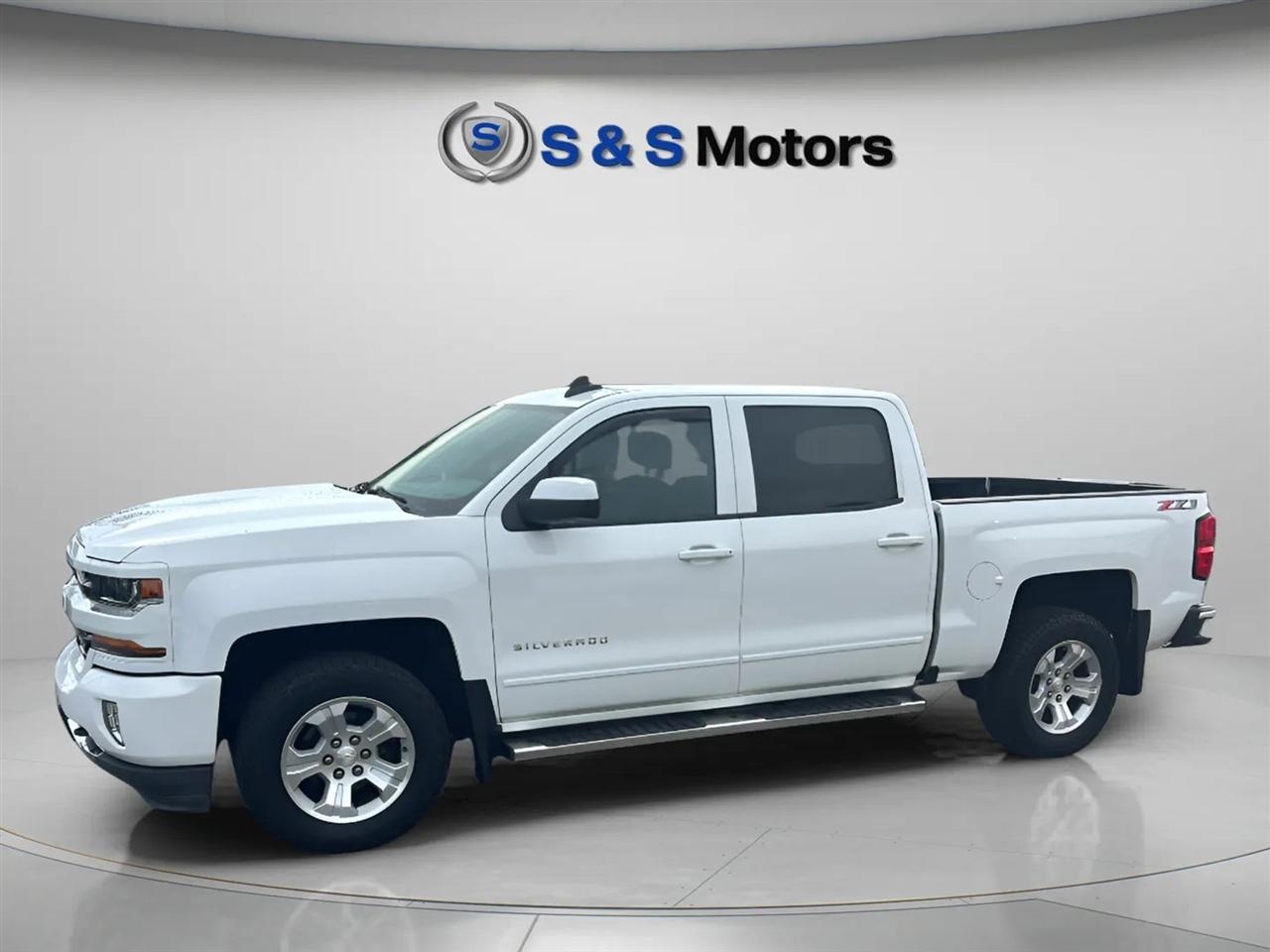 Chevrolet Silverado 1500 4WD Crew Cab 143.5" LT w/2LT 2018