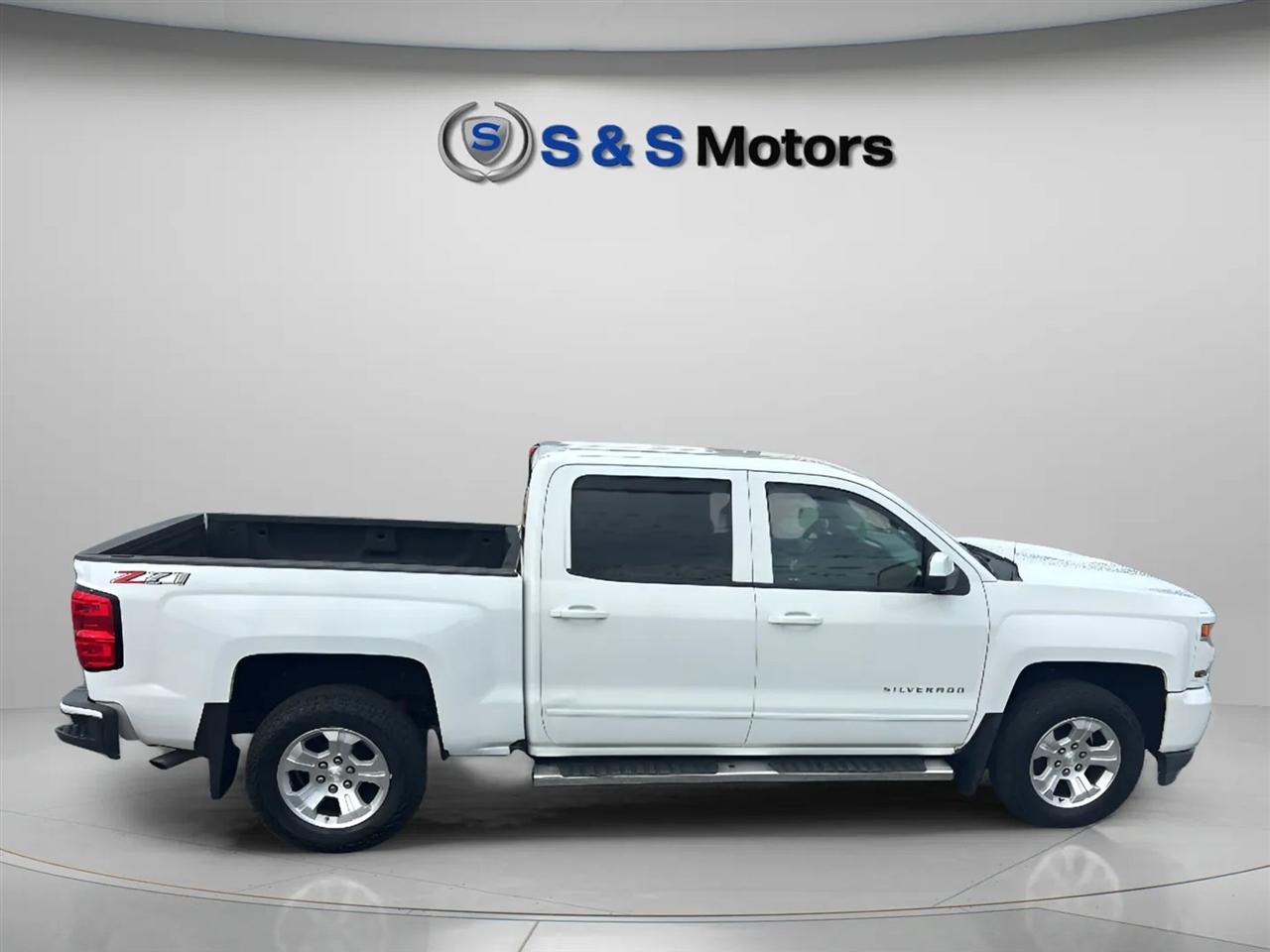 Chevrolet Silverado 1500 4WD Crew Cab 143.5" LT w/2LT 2018