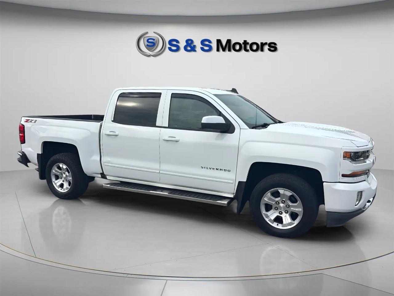 Chevrolet Silverado 1500 4WD Crew Cab 143.5" LT w/2LT 2018