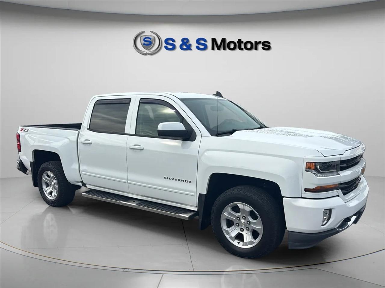 Chevrolet Silverado 1500 4WD Crew Cab 143.5" LT w/2LT 2018