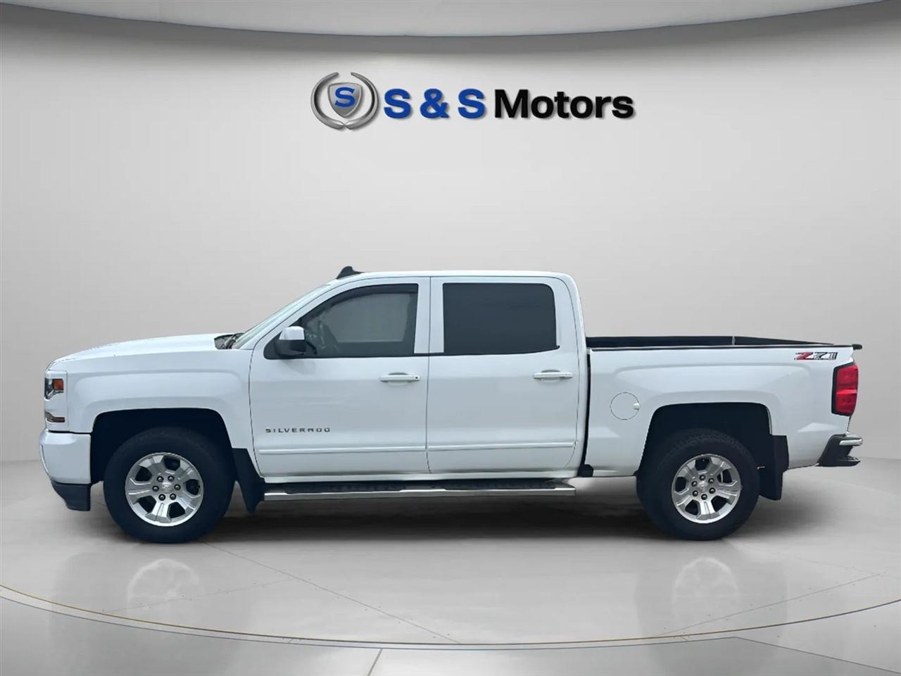 Chevrolet Silverado 1500 4WD Crew Cab 143.5" LT w/2LT 2018