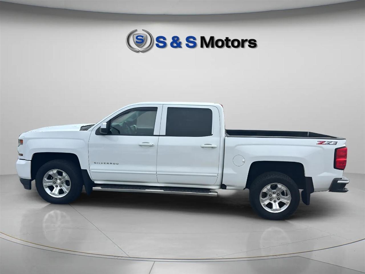 Chevrolet Silverado 1500 4WD Crew Cab 143.5" LT w/2LT 2018